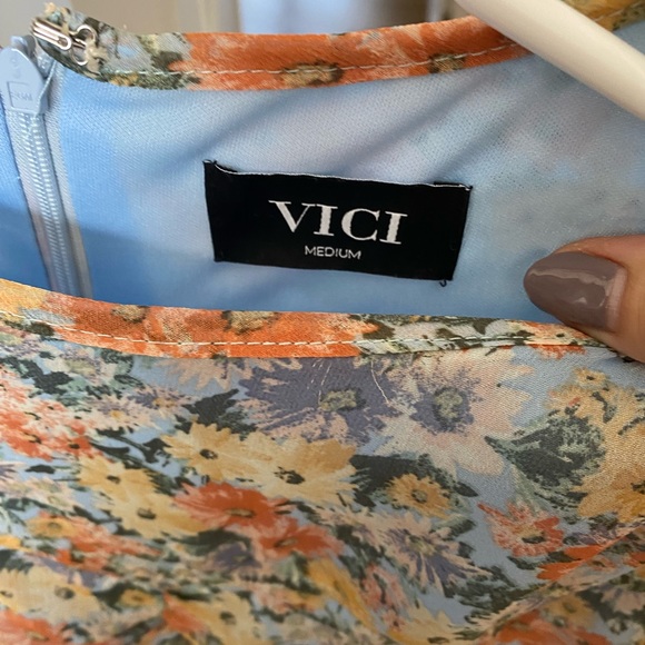 Nordstrom x Vici floral dress medium ruched chiffon - Picture 9 of 9
